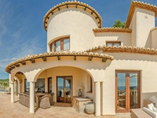 4 Bedrooms - Villa - Alicante - For Sale