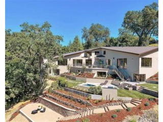 Absolutely stunning Modern Contemporary..