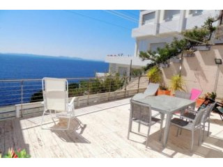 ROSES: Spacious and modern apartment..