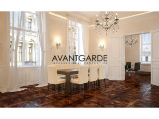 Luxurious apartment in grand..