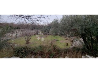 POLJOPRIVREDNO ZEMLJIŠTE BLIZU GRAĐEVINSKE ZONE - KORNIĆ