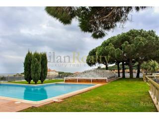 High class apartment facing the sea for..
