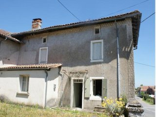 Near Lacs De Charente 3 Bed Village..