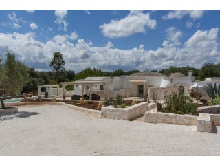 V000209, Extraordinary Villa For Sale..