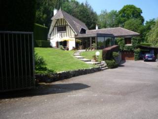 Modern 4 bedroom family home with..