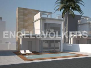 Villas centrally located in a close..
