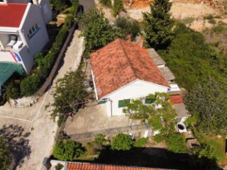 ROGOZNICA - VIKENDICA S PREDIVNIM POGLEDOM 140M OD MORA