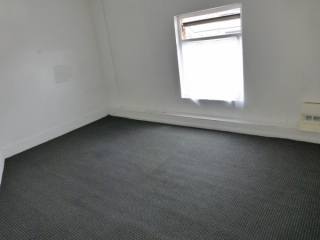 F2, 156 County Road L4 5PH