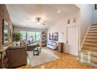 2 bedroom Apartment For Sale: 111..