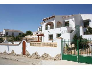 3 Bedrooms - Villa - Alicante - For Sale