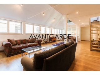 Bright top floor apartment near city..