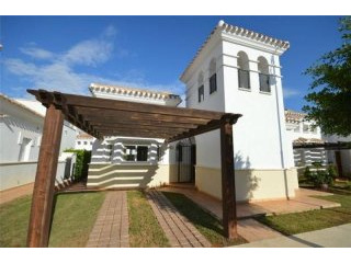 2 bedroom detached house for sale