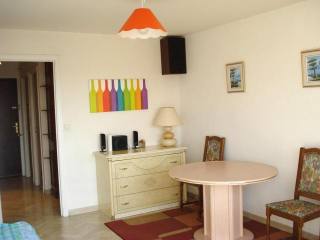 Sun-trap one bed in Gambetta