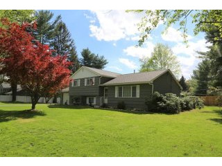 3 bedroom House For Sale: 2541 Pine..