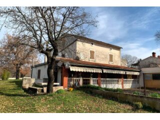 SVETI LOVREČ – atraktivno imanje u lijepom selu s pogledom n