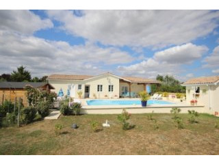 Excellent modern villa with beautiful..