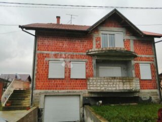 KUTINA, KUĆA S OKUĆNICOM (545 M2)