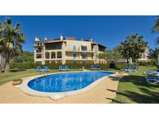 Luxury apartment in exclusive private..