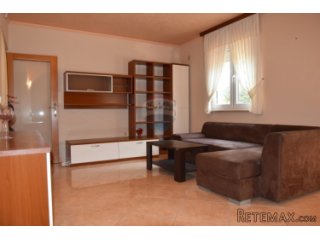 Kuća sa 2 stana,3 km od mora