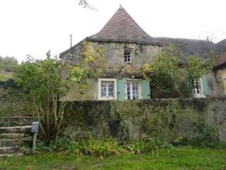 In A Pretty Village And Close To All..