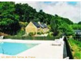 Property 3 Houses ,Swimmingpool..