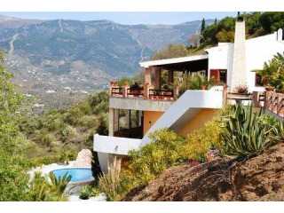 Chalet for Sale in Sayalonga 577.500..
