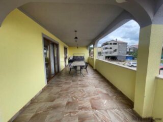 ETAŽA KUĆE SA DVA APARTMANA