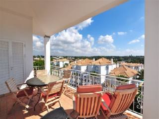 TOP FLOOR 2 BEDROOM APARTMENT WITH..