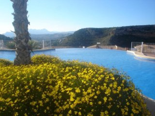 Well presented 2 bedroom apartment with..