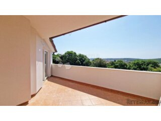 STAN 106 M2, POGLED MORE, 3OO M DO MORA, BAZEN – TOP LOKACIJ