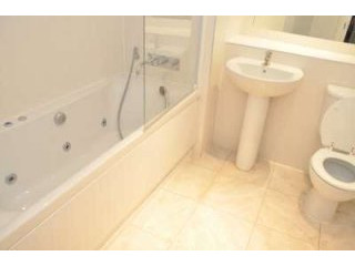 Twin with 2 single bed near Canary..