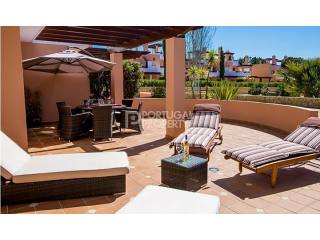 Ground floor golf apartment with large..