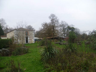3 Bedroom Farmhouse With Approx 16..