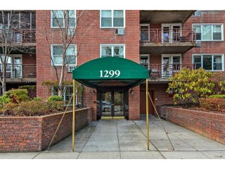 2 bedroom Commercial Property For Sale:..