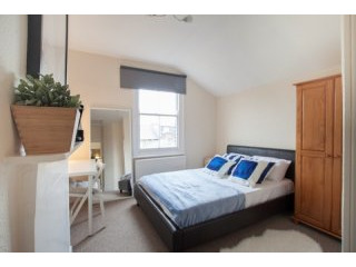 Single with double bed near East Putney..