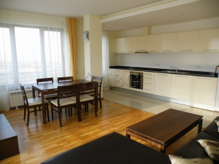 Large apartment with 3 bedrooms, 2..