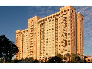 1 bedroom Town House For Sale: 750 N..