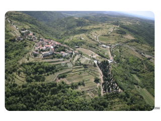 Istra, Oprtalj – Građevinsko zemljišto s projektom
