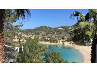 Detached house with access to the beach