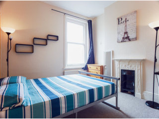 Single with double bed near Acton Town..