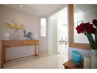 Stunning Modern Luxury Apartment With..