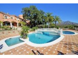 12 Bedrooms - Villa - Malaga - For Sale