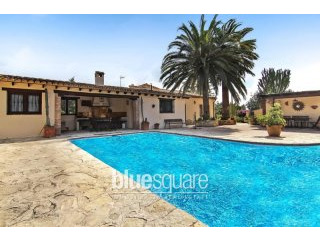 Great family home situated on 5 plots...