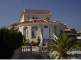 4 Bedrooms - Villa - Alicante - For Sale