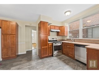 7 bedroom Town House For Sale: 707 EAST..