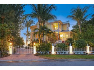 4 bedroom House For Sale: 1199 Westway..
