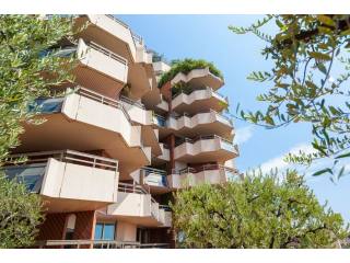 A 2 bed light and spacious apartment..