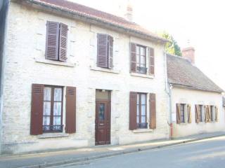 Lovely House with Garden and Garage
