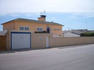 6 bedroom Detached Villa Beachside..