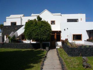 Large Family House, Calle Albeniz..